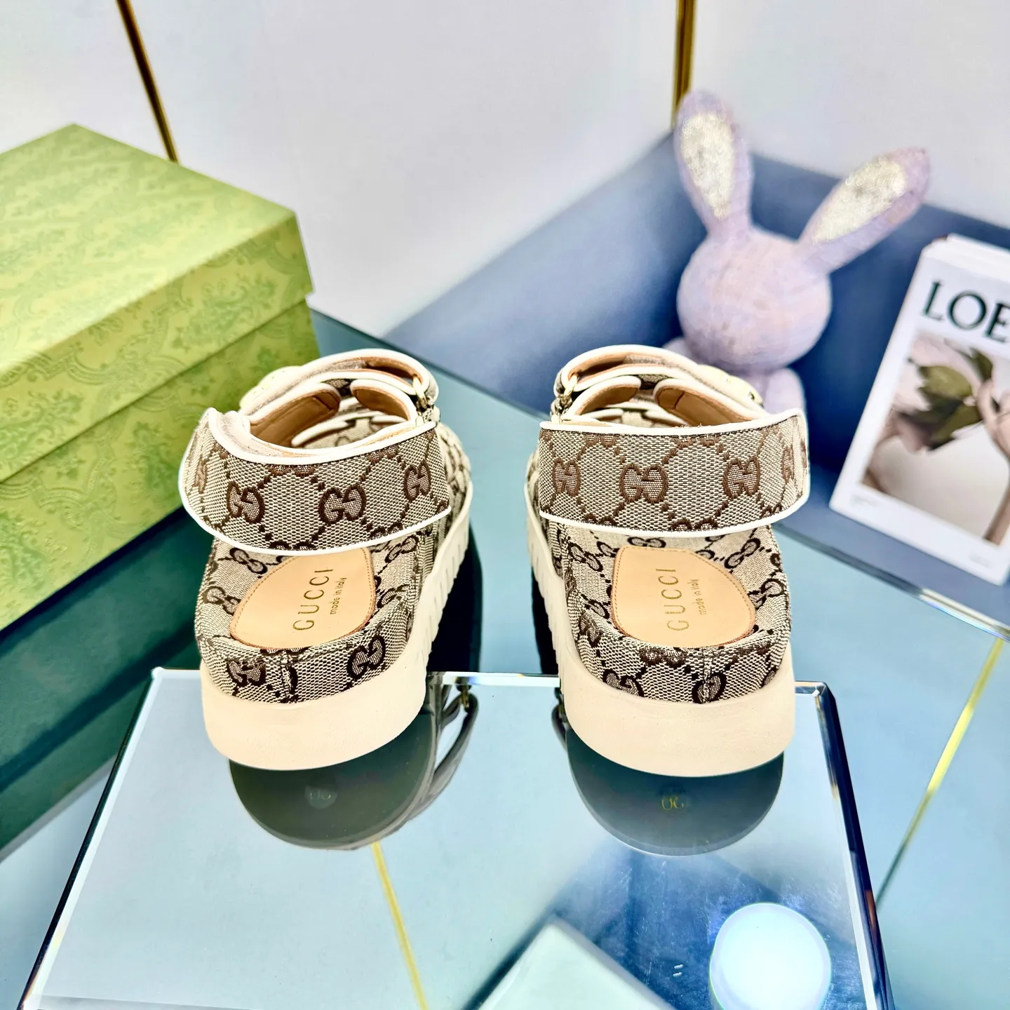 💕💕Factory direct selling price p480💕💕 Gucci2️⃣0️⃣2️⃣5️⃣Official website new Velcro thick-soled sandals‼ ️The entire pair of shoes is developed and manufactured by purchasing ZP, all customized materials, exclusive molded outsole, all details are shipped according to version, and even the packaging is the same as the original product. Size: Female 35-40 Male 39-45